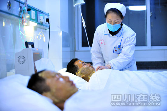 受伤战士在甘孜州人民医院接受救治_四川道孚