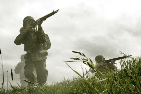 国外军迷角色扮演 再现奠边府战役场景