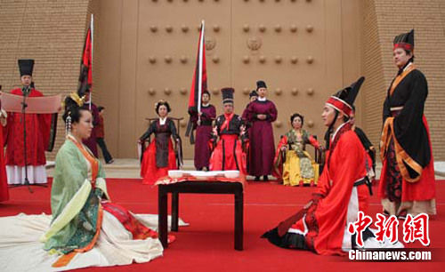 年轻新人在西安"复制"唐朝宫廷婚礼仪式_婚礼 仪式