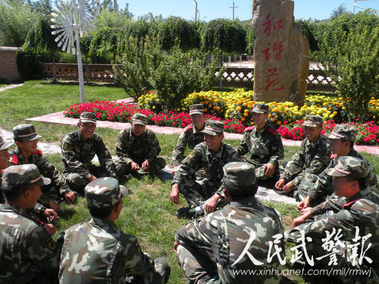 景点变教材 武警赤峰支队政治环境助推政治工作