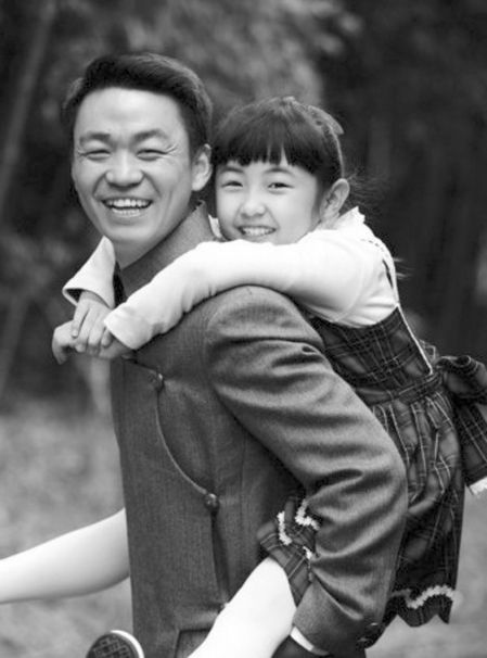 《唐山大地震》中成功扮演小"方登",小"方达",小演员张子枫,张家骏