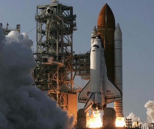 美发现号航天飞机谢幕飞行 首次搭载类人机器