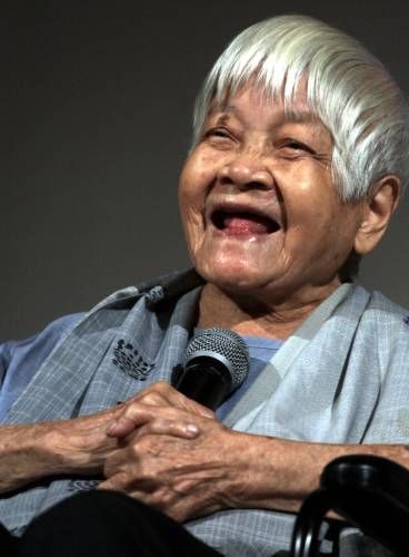 生日最年长华裔视频庆113岁全球吃冰淇淋解压v生日蛙类女性图片