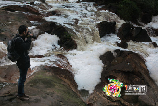 大渡口群众举报村干部带头搭建违章作坊 纪委