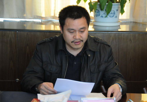 新华社湖北分社党组成员,社长助理江时强主持座谈会武汉大学党委副