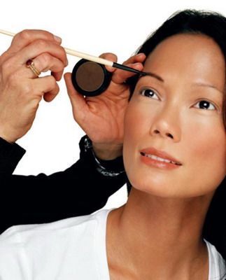 眉毛淡睫毛稀 神奇化妆来搞定_彩妆 睫毛膏 手