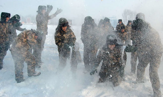 冰天雪地武警某部节日冰雪文化独具特色