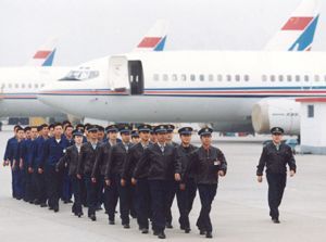 中国"空军一号"揭密: 飞专机要泰山崩于前而色不变(组图)