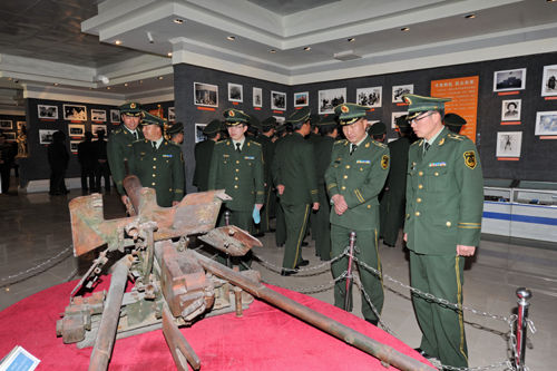 拉萨市支队组织干部参观西藏军区军史馆_西藏
