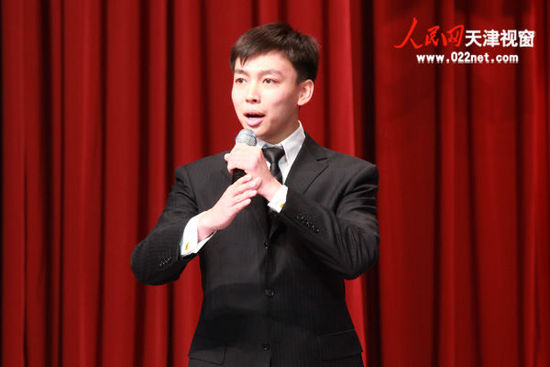 谭正岩与谭派众弟子演唱《定军山》选段(摄影 隋毅)京剧艺术家们的