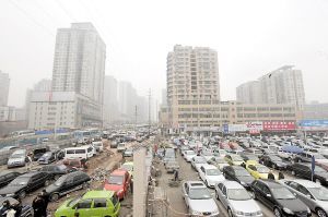 南岸二手车市场关门车辆不撤离将被强拖(组图