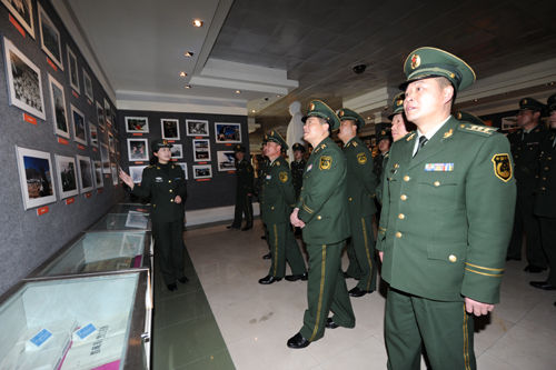 拉萨市支队组织干部参观西藏军区军史馆_西藏