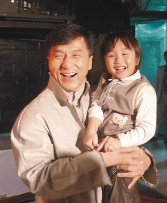 成龙年龄是多少岁 98DD23B9DA9EA940C03AB696764CC826.jpg