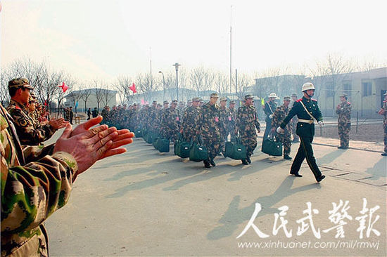 组图:武警太原支队新训队新兵入营首日见闻_武
