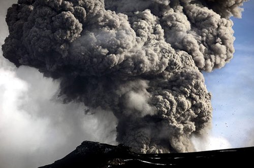 冰岛火山灰再次南下英国关闭部分空域组图