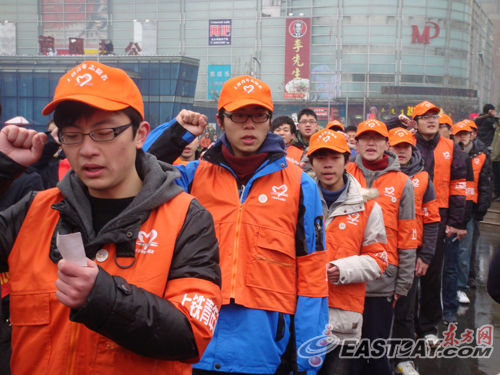 上海春运志愿者服务启动铁路青年们奋战春运组图