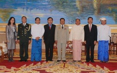 首都内比都向缅甸国家和平与发展委员会(和发委)主席丹瑞大将递交国书