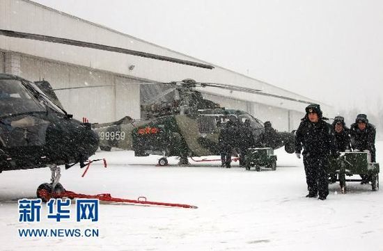 沈阳军区某陆航团开展抗击冰雪灾害专项演练