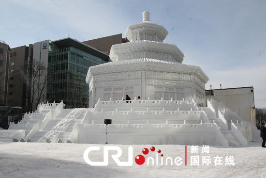 "天坛祈年殿"雪雕亮相北海道冰雪节(组图)