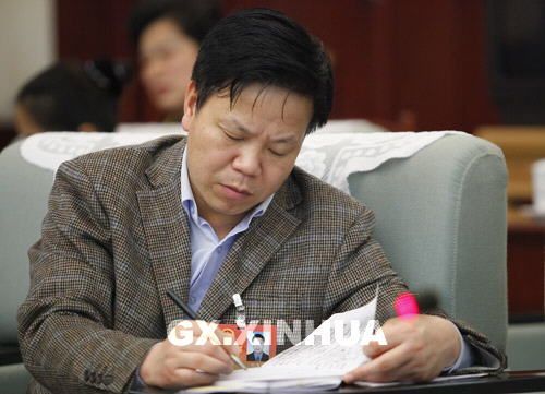 广西人大代表,广西全州县县委书记贺志刚就去年全州经济社会发展中的