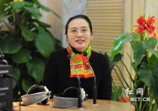 (湖南广播电视台副台长罗毅在直播室开通后的首场节目中说,湖南广播