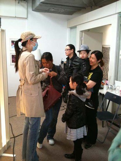 爱妻携<em>子女</em>探班 甄子丹变宇宙最强慈父_甄子