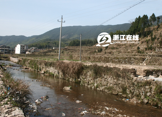 最近,台州市黄岩区富山乡外坦村的村民都有这样的感受.