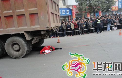 开县发生一重大交通事故 三人当场死亡(组图)