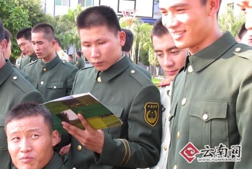 武警西双版纳支队退伍老兵被用人单位争相录用组图