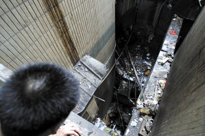 裸女七星岗坠楼亡 清洁工误为塑料模特(图)