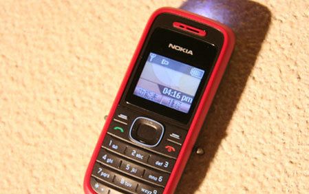 山寨一半价格 诺基亚1208另类热卖_诺基亚 屏幕方面 低端手机 山寨 山寨一半价格 诺基亚1208另类_滚动新闻_温州网