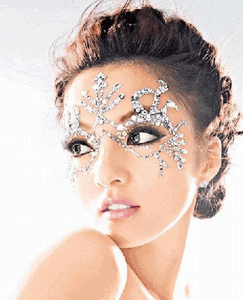 张韶涵低胸<em>马甲</em>性感<em>拍</em>封面