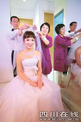 李铭顺范文芳甜蜜完婚 新娘首饰价值6000万,李