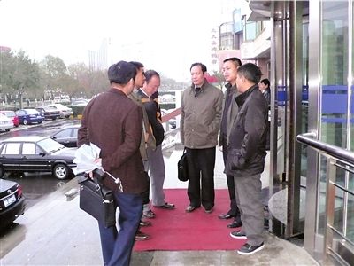 奥凯18名飞行员集体解约部分人被索赔500万