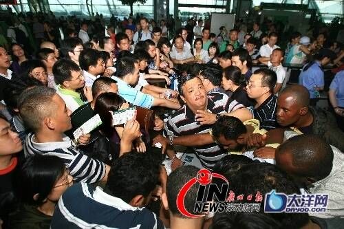 暴雨再致广州白云机场25个航班延误(图),暴雨 