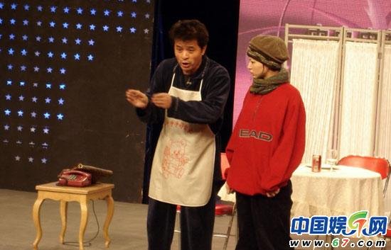 <em>央视一姐董卿</em>惊现孕妇照 演小品尽显搞笑天赋