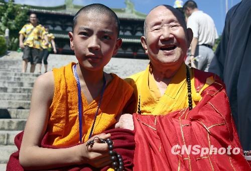 二十六位西藏活佛参访海南三亚南山寺