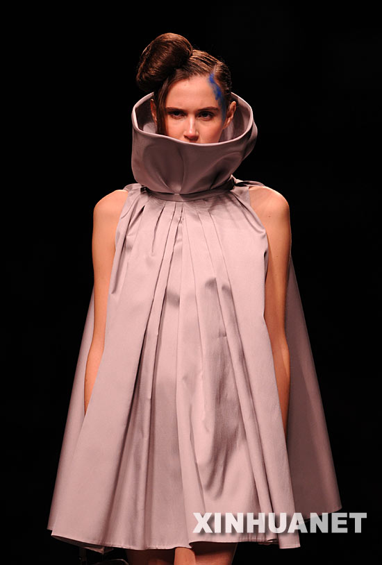 马德里时装周:高领时尚,马德里时装周 秀场传真