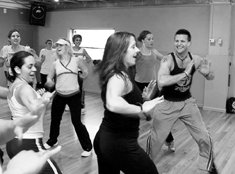 尊巴舞男女练感情升温又减肥_尊巴舞男女练感