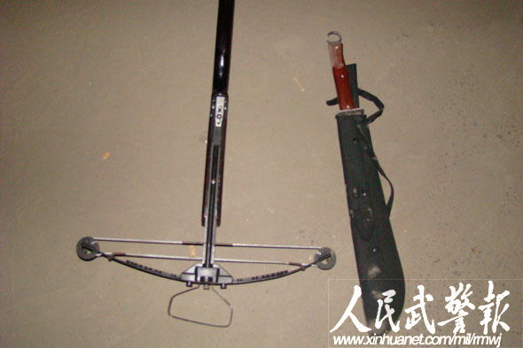 夜鹰出击武警包头支队协公安擒获3名疑犯
