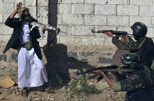 组图也门反恐部队进行反绑架演练