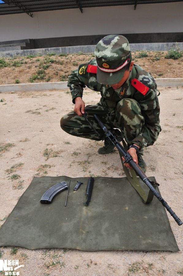 图解武警新兵拆解81-1式半自动步枪全程,武警 图解 81-1 半自动步枪