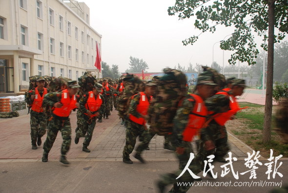 常备不懈 直击武警8634部队抗洪抢险应急演练