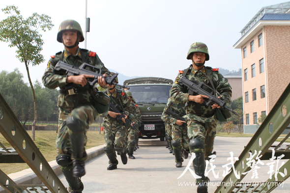 《人民武警报》报道(史伯红 丁福旺 马骞)武警8692部队结合年终