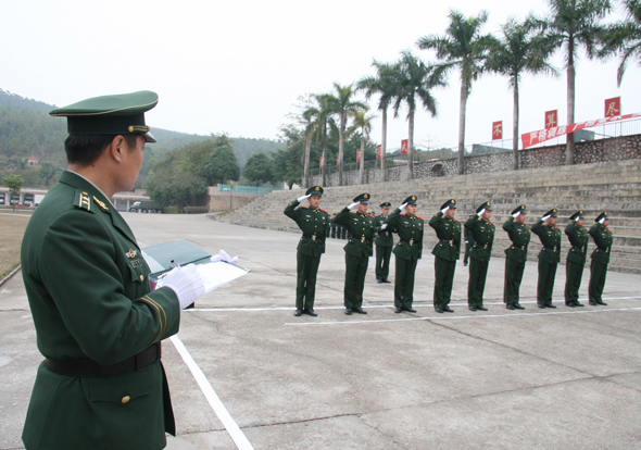 广西南宁武警新兵赛场比武喜迎新春