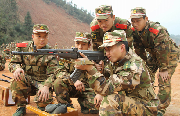 武警福建某部新兵节后训练掀高潮[组图]