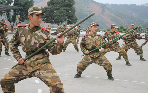 武警福建某部新兵节后训练掀高潮[组图]_训练