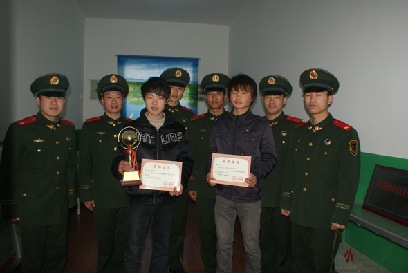 湖北应城武警官兵走进特殊学校献爱心