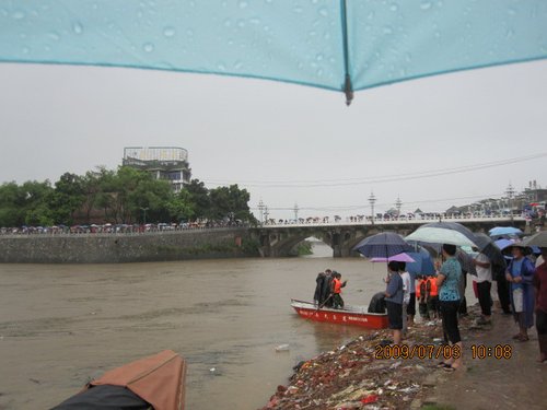 湖南道县客运船倾覆 1人死亡20余人失踪(图)_