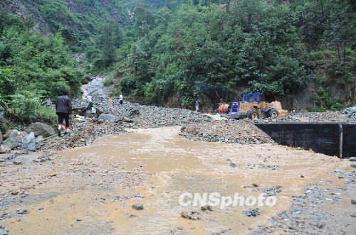 范坝,石鸡坝等乡镇受灾严重,目前,具初步统计,大雨引起的滑坡,泥石流